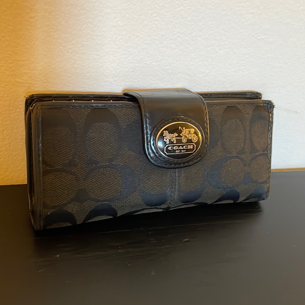 Coach Poppy wallet, black.
